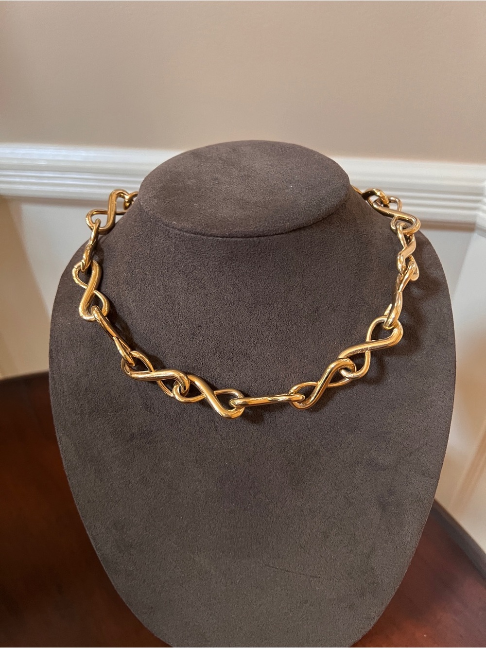Vintage Anne Klein Gold Tone Necklace Links Chain Lion Head Logo  16" Toggle
